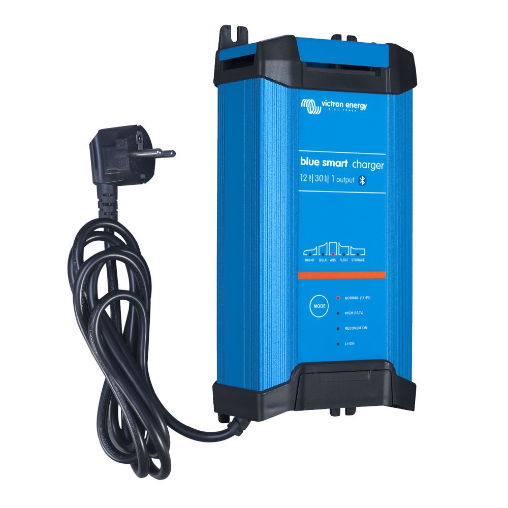 Blue Smart IP22 Charger 12/30(1) 230V CEE 7/7